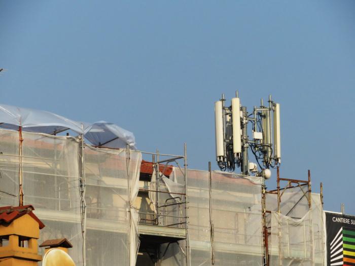 Antenna and building that is being renovated