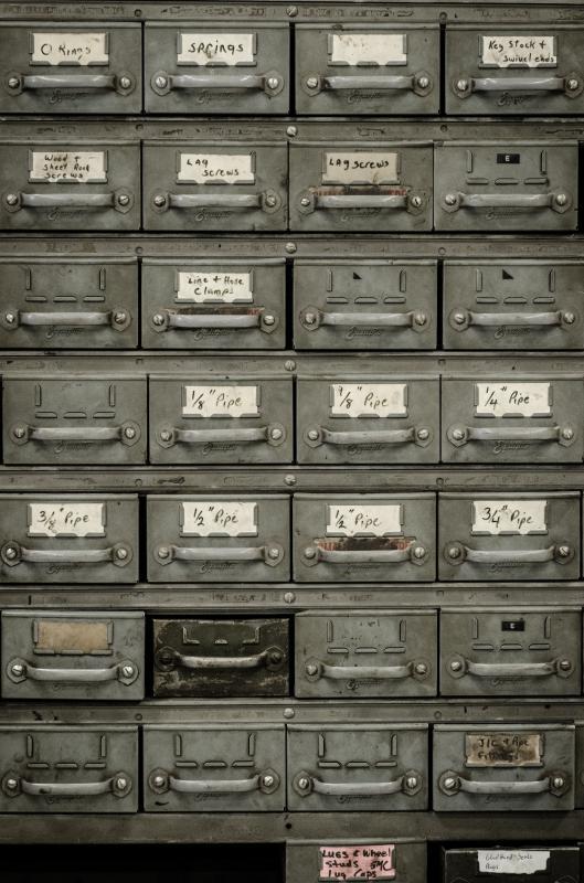 mini_SE-.-Storage-steering-Photo-by-Jesse-Orrico-Unsplash