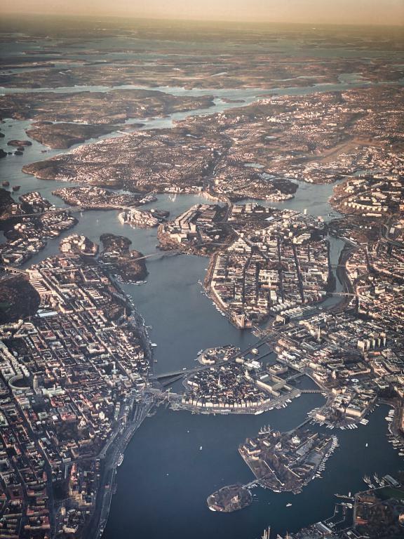 mini_TS-Stockholm-Harvetst-IT-Photo-by-Andreas-Nextvoyage-Unsplash-OBS-namn-konstigt-efternamn