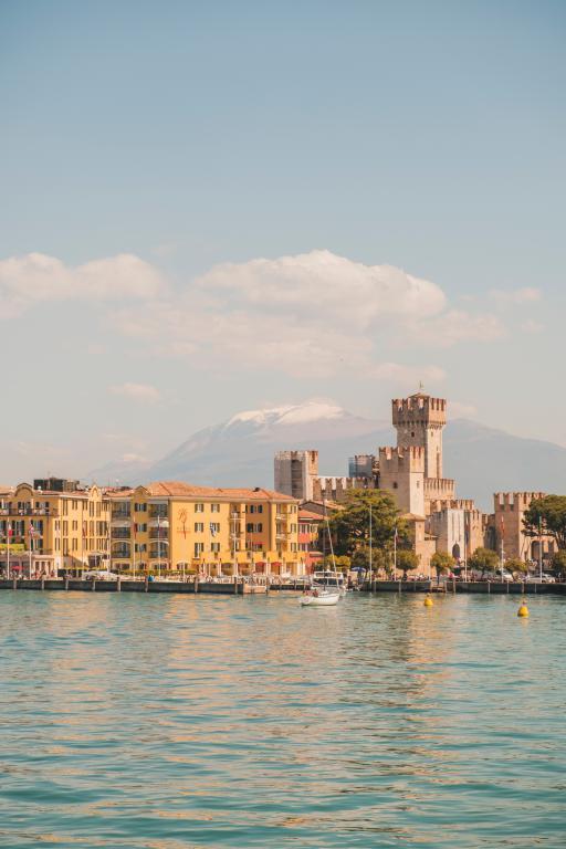 mini_castelnuovo-Photo-by-Julia-Solonina-Unsplash